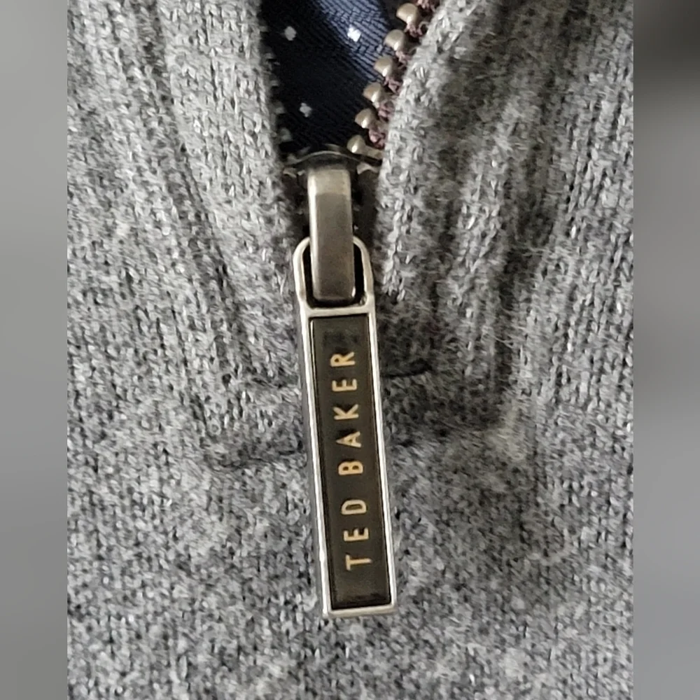 Ted Baker Men's Grsy Pullover Sweater size Small.